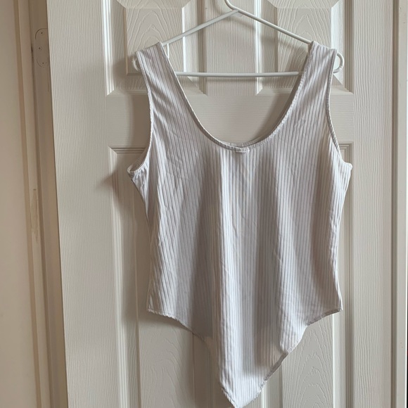 💥$11— H&M off white bodysuit size XL - Picture 3 of 4
